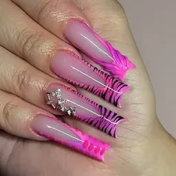 Top Nails by Miri